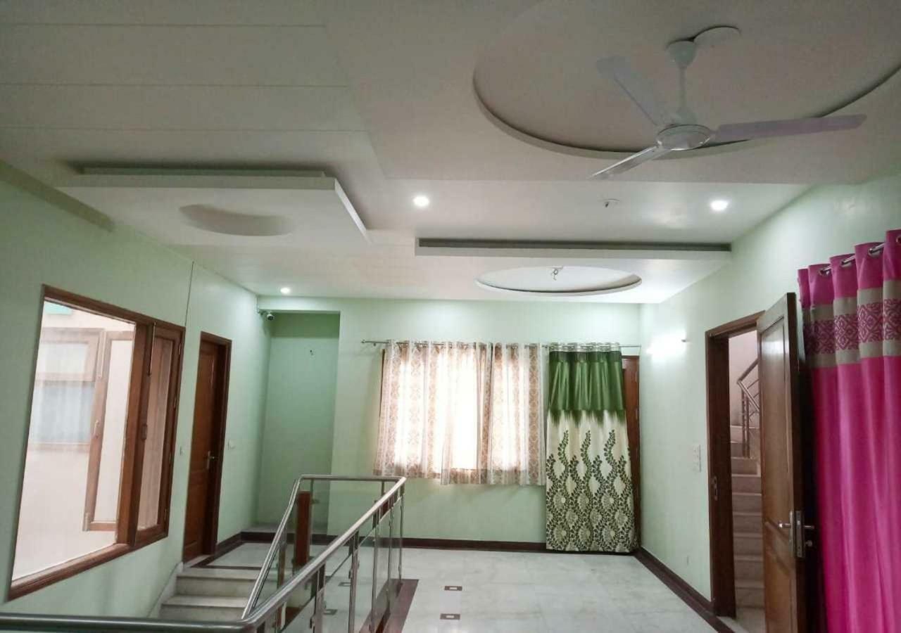 J P Residency Hotell Greater Noida Eksteriør bilde