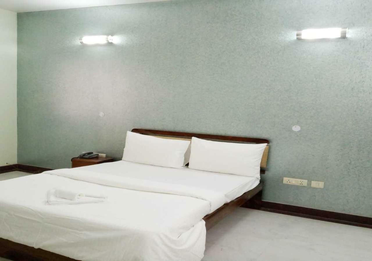 J P Residency Hotell Greater Noida Eksteriør bilde